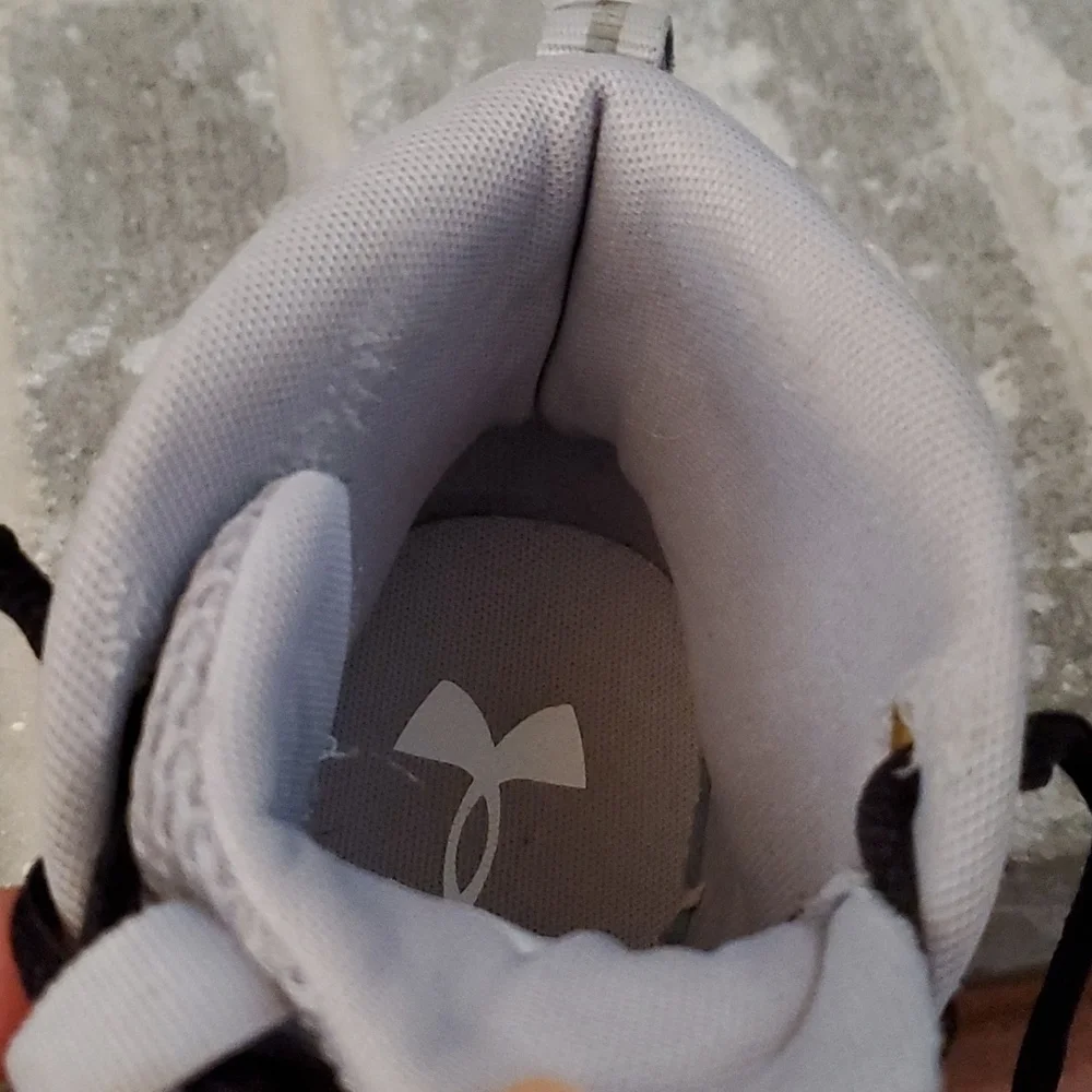 Under Armour Sneakers High Top Size 7.5 Jet Shoes White Gray Black Laces